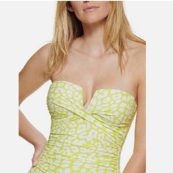 Calvin Klein Printed Tummy-Control One-Piece Swimsuit - 4 - Picture 7 of 9